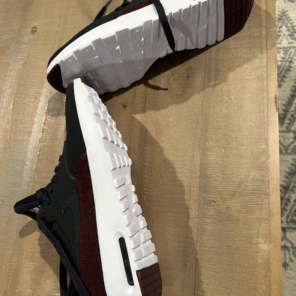 Never worn Womens Nike Air Force Thea in grey and maroon